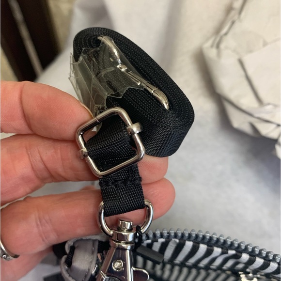 NWT STELLA & MAX TWISTED CROSSBODY & WRISTLET w/SAFEKEEPER LINING PLUS CHARGER - Picture 4 of 10